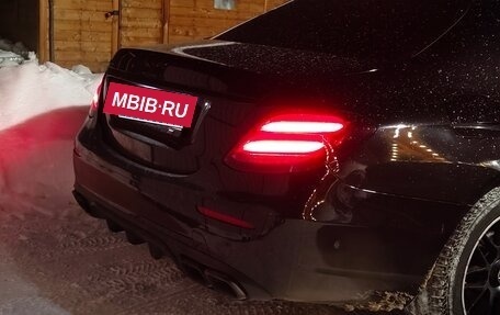 Mercedes-Benz E-Класс, 2019 год, 2 250 000 рублей, 12 фотография