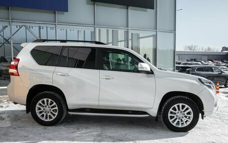 Toyota Land Cruiser Prado 150 рестайлинг 2, 2015 год, 3 298 000 рублей, 10 фотография