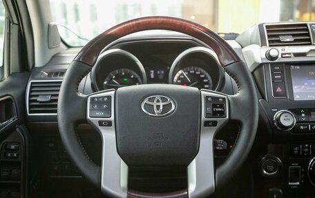 Toyota Land Cruiser Prado 150 рестайлинг 2, 2015 год, 3 298 000 рублей, 18 фотография