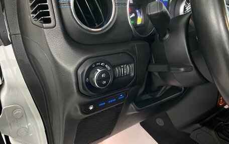 Jeep Wrangler, 2022 год, 7 600 000 рублей, 34 фотография