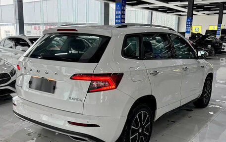 Skoda Karoq I, 2022 год, 1 740 000 рублей, 6 фотография