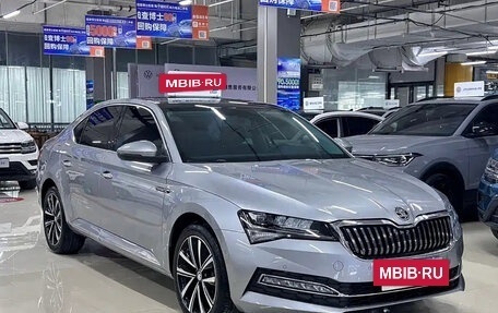 Skoda Superb III рестайлинг, 2024 год, 1 900 000 рублей, 3 фотография