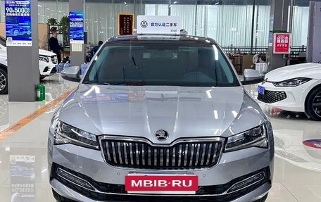 Skoda Superb III рестайлинг, 2024 год, 1 900 000 рублей, 2 фотография