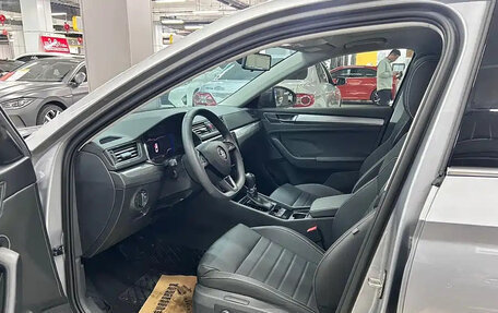 Skoda Superb III рестайлинг, 2024 год, 1 900 000 рублей, 8 фотография