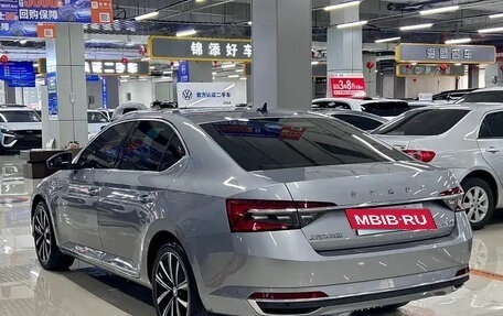 Skoda Superb III рестайлинг, 2024 год, 1 900 000 рублей, 6 фотография