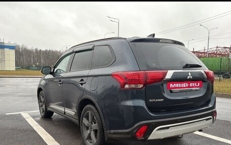 Mitsubishi Outlander III рестайлинг 3, 2021 год, 2 650 000 рублей, 8 фотография