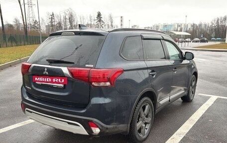 Mitsubishi Outlander III рестайлинг 3, 2021 год, 2 650 000 рублей, 6 фотография