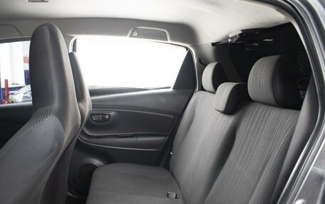 Toyota Vitz, 2017 год, 960 000 рублей, 7 фотография