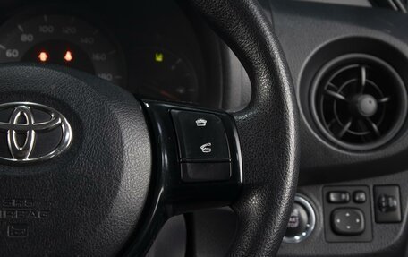 Toyota Vitz, 2017 год, 960 000 рублей, 13 фотография