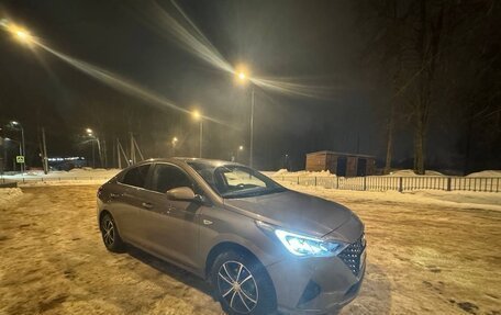 Hyundai Solaris II рестайлинг, 2021 год, 2 000 000 рублей, 4 фотография