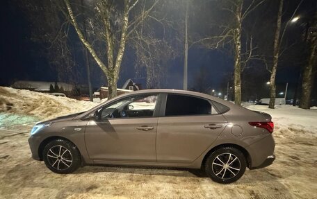 Hyundai Solaris II рестайлинг, 2021 год, 2 000 000 рублей, 2 фотография