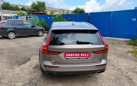 Volvo V60 Cross Country II, 2021 год, 3 500 000 рублей, 3 фотография