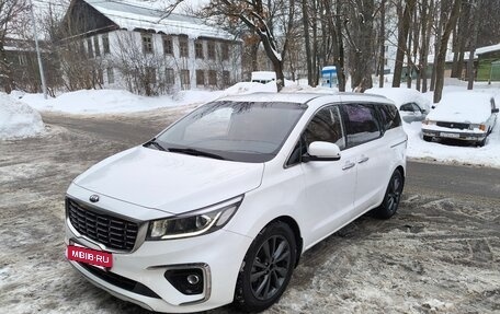 KIA Carnival III, 2018 год, 2 400 000 рублей, 3 фотография
