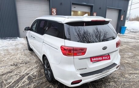 KIA Carnival III, 2018 год, 2 400 000 рублей, 5 фотография