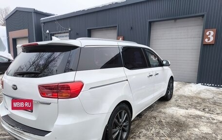 KIA Carnival III, 2018 год, 2 400 000 рублей, 4 фотография