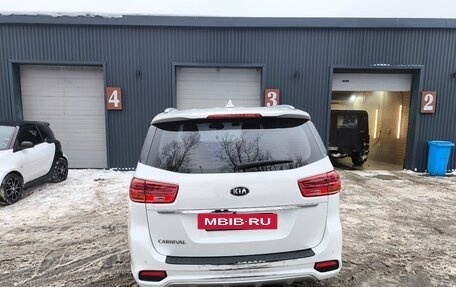 KIA Carnival III, 2018 год, 2 400 000 рублей, 6 фотография
