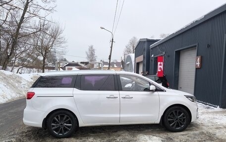 KIA Carnival III, 2018 год, 2 400 000 рублей, 8 фотография