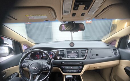 KIA Carnival III, 2018 год, 2 400 000 рублей, 24 фотография