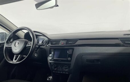 Skoda Rapid I, 2017 год, 830 000 рублей, 12 фотография