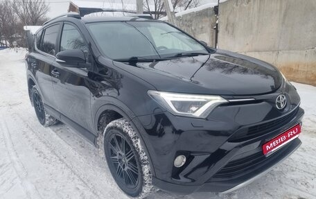 Toyota RAV4, 2017 год, 2 200 000 рублей, 2 фотография