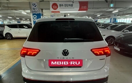 Volkswagen Tiguan II, 2022 год, 2 520 000 рублей, 5 фотография