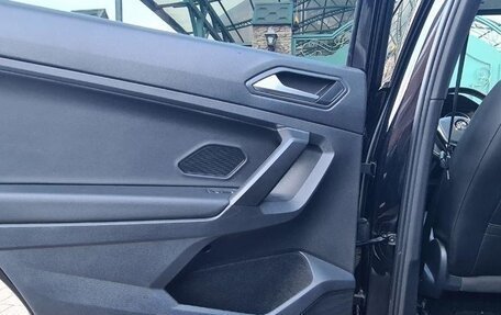 Volkswagen Tiguan II, 2021 год, 3 990 000 рублей, 16 фотография