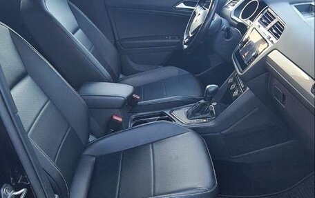 Volkswagen Tiguan II, 2021 год, 3 990 000 рублей, 19 фотография