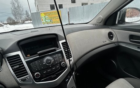Chevrolet Cruze II, 2009 год, 650 000 рублей, 16 фотография