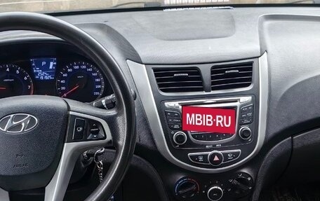 Hyundai Solaris II рестайлинг, 2012 год, 930 000 рублей, 5 фотография