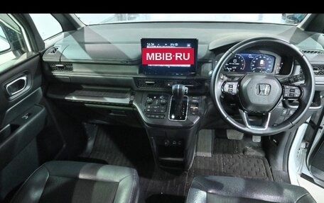 Honda Stepwgn, 2023 год, 1 980 000 рублей, 5 фотография