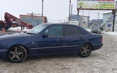 Mercedes-Benz E-Класс, 1998 год, 390 000 рублей, 2 фотография
