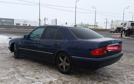 Mercedes-Benz E-Класс, 1998 год, 390 000 рублей, 3 фотография