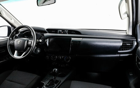 Toyota Hilux VIII, 2022 год, 4 099 000 рублей, 9 фотография