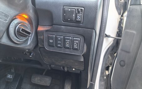 Nissan Elgrand III, 2002 год, 1 500 000 рублей, 7 фотография