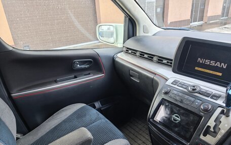 Nissan Elgrand III, 2002 год, 1 500 000 рублей, 10 фотография