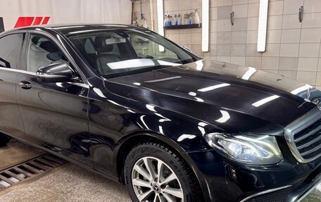Mercedes-Benz E-Класс, 2019 год, 1 750 000 рублей, 3 фотография