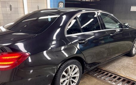 Mercedes-Benz E-Класс, 2019 год, 1 750 000 рублей, 4 фотография