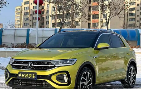 Volkswagen T-Roc I, 2023 год, 2 230 000 рублей, 1 фотография