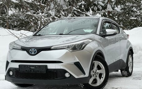 Toyota C-HR I рестайлинг, 2017 год, 1 730 000 рублей, 1 фотография