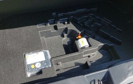 Toyota C-HR I рестайлинг, 2018 год, 2 400 000 рублей, 12 фотография