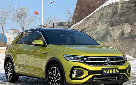 Volkswagen T-Roc I, 2023 год, 2 230 000 рублей, 3 фотография