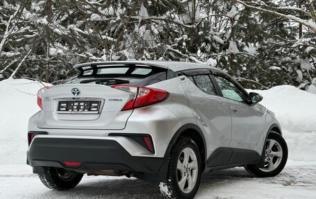 Toyota C-HR I рестайлинг, 2017 год, 1 730 000 рублей, 4 фотография