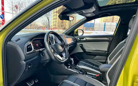 Volkswagen T-Roc I, 2023 год, 2 230 000 рублей, 12 фотография