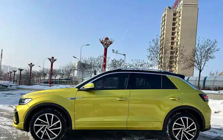 Volkswagen T-Roc I, 2023 год, 2 230 000 рублей, 7 фотография