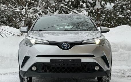 Toyota C-HR I рестайлинг, 2017 год, 1 730 000 рублей, 2 фотография