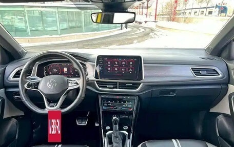 Volkswagen T-Roc I, 2023 год, 2 230 000 рублей, 8 фотография