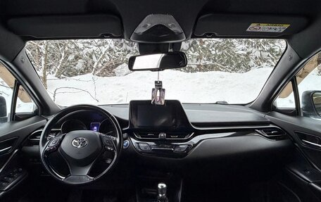 Toyota C-HR I рестайлинг, 2017 год, 1 730 000 рублей, 8 фотография