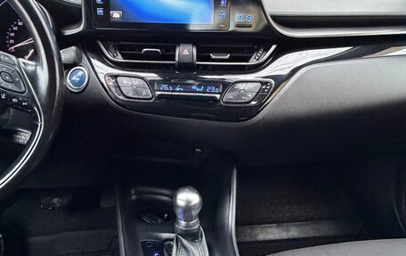 Toyota C-HR I рестайлинг, 2017 год, 1 730 000 рублей, 10 фотография