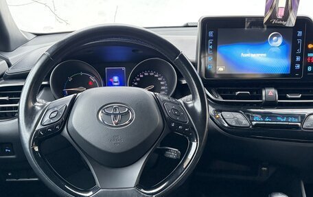 Toyota C-HR I рестайлинг, 2017 год, 1 730 000 рублей, 12 фотография