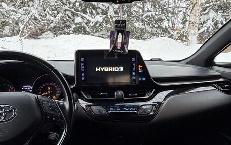 Toyota C-HR I рестайлинг, 2017 год, 1 730 000 рублей, 11 фотография